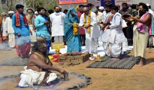 pilot-baba-support-digvijaya-singh-mplive.co.in