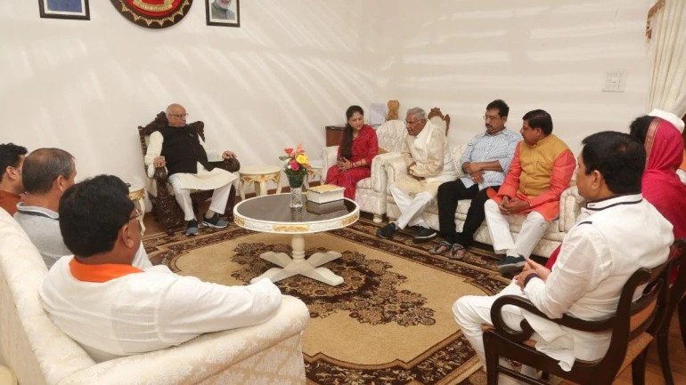 unhappy-state-bjp-met-governor-mplive