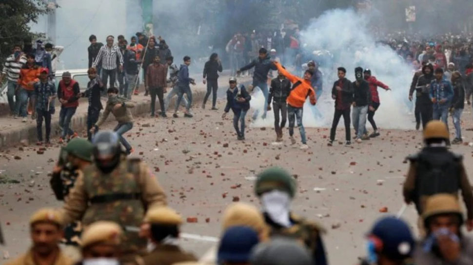 facebook-twitter-whatsapp-groups-were-identified-who-incite-violence-in-delhi-mplive