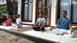 yoga-day-cm-shivraj-singh-did-yoga-at-home-mplive