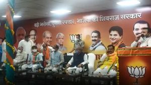 narottam-mishra-bjp-madhya-pradesh-home-minister-no-mask-again-gwalior-after-indore-mplive