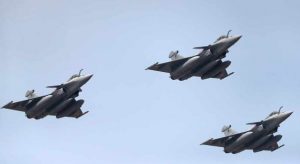 indian-airforce-airshow-over-dal-lake-in-jammu-kashmir