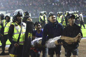 indonesia-football-fans-clash